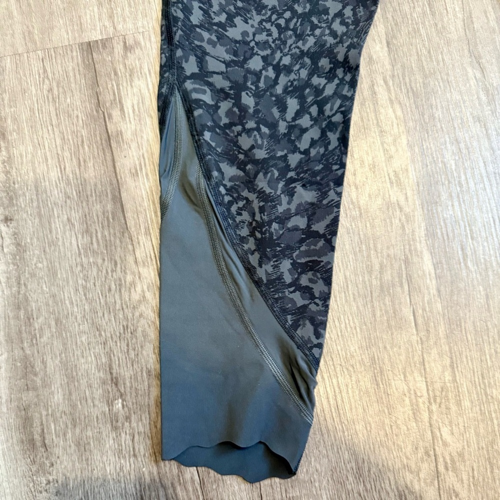 Lululemon Wunder Under Crop High-Rise size 6 - Picture 5 of 9